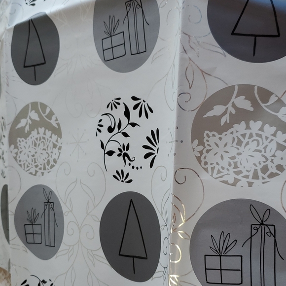 Christmas Gift Wrap Celebrating Home New Ten pieces 24" x 30" - Picture 8 of 9